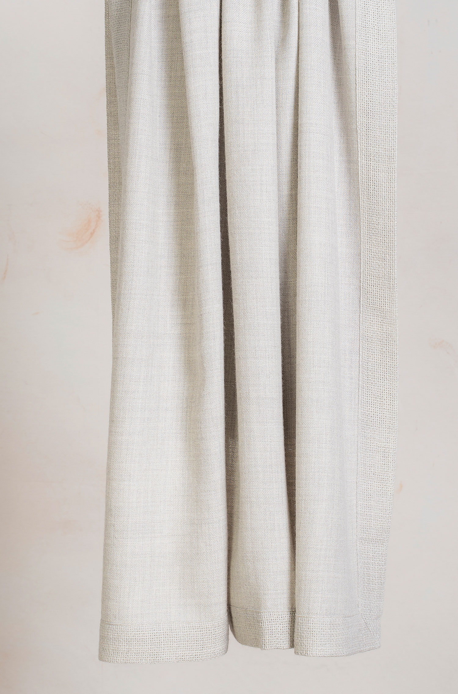 Decke ROMAIN in der Farbe grau